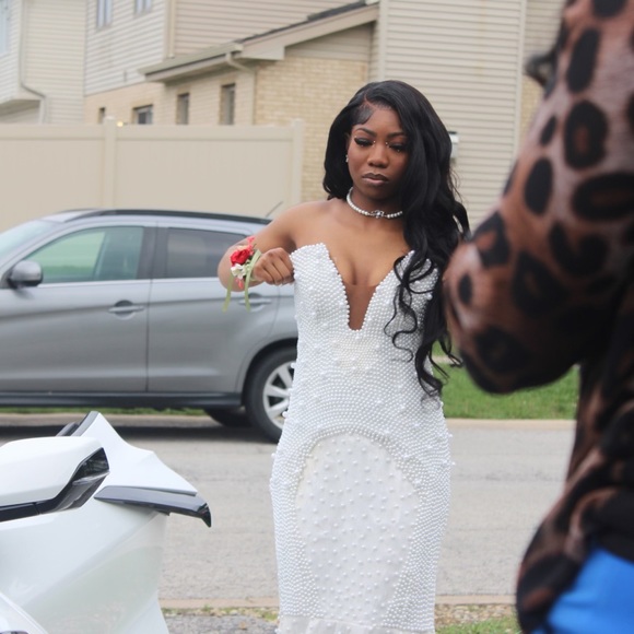 PROM DRESS - Picture 3 of 7